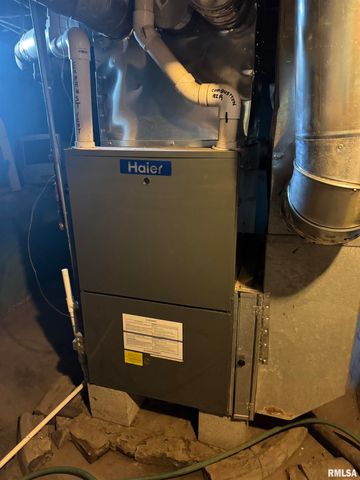 584 E SOUTH Street, Galesburg, IL 61401