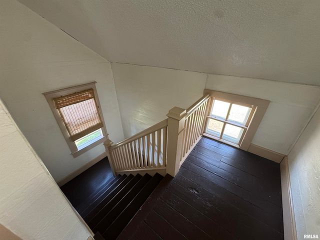 584 E SOUTH Street, Galesburg, IL 61401