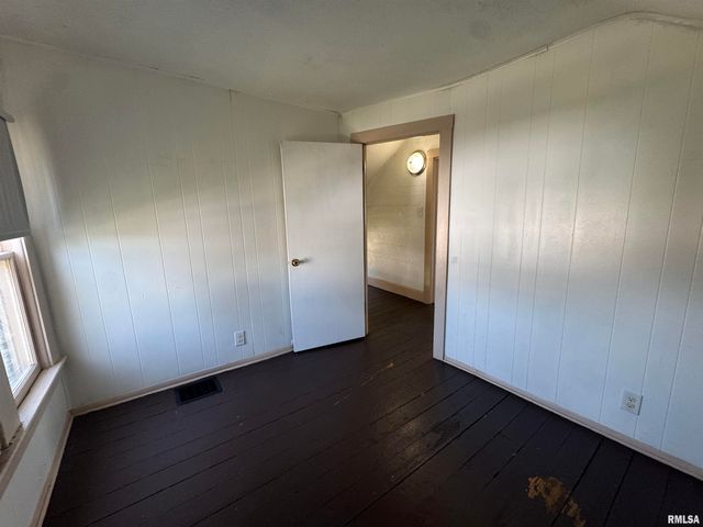 584 E SOUTH Street, Galesburg, IL 61401