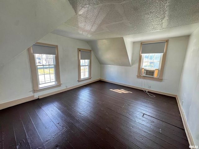 584 E SOUTH Street, Galesburg, IL 61401