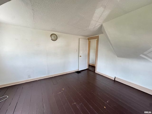 584 E SOUTH Street, Galesburg, IL 61401