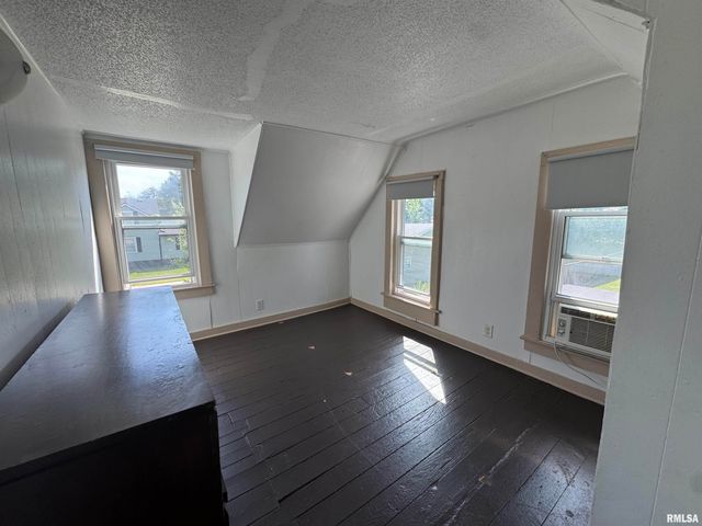 584 E SOUTH Street, Galesburg, IL 61401