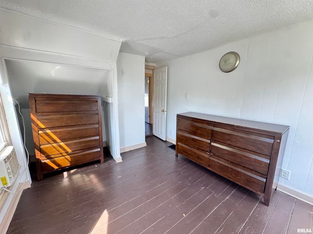 584 E SOUTH Street, Galesburg, IL 61401