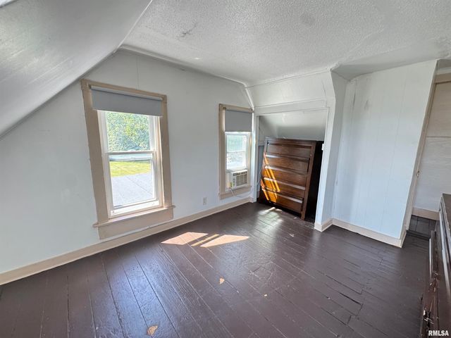 584 E SOUTH Street, Galesburg, IL 61401