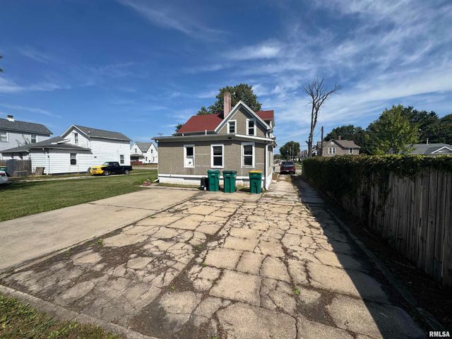 584 E SOUTH Street, Galesburg, IL 61401