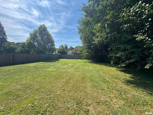 584 E SOUTH Street, Galesburg, IL 61401