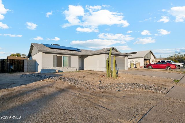 7208 W MEDLOCK Drive, Glendale, AZ 85303