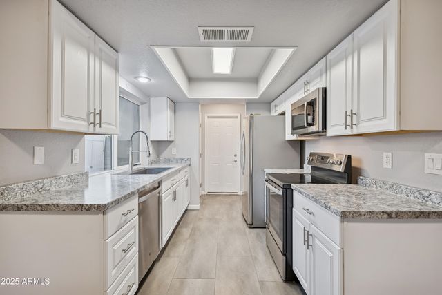 7208 W MEDLOCK Drive, Glendale, AZ 85303