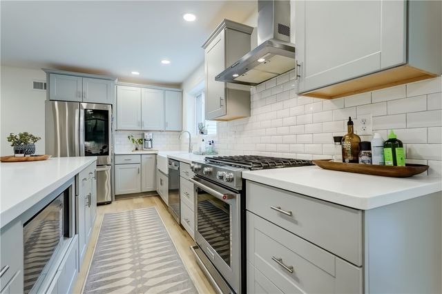 190 Saint Johns Court, Canandaigua City, NY 14424