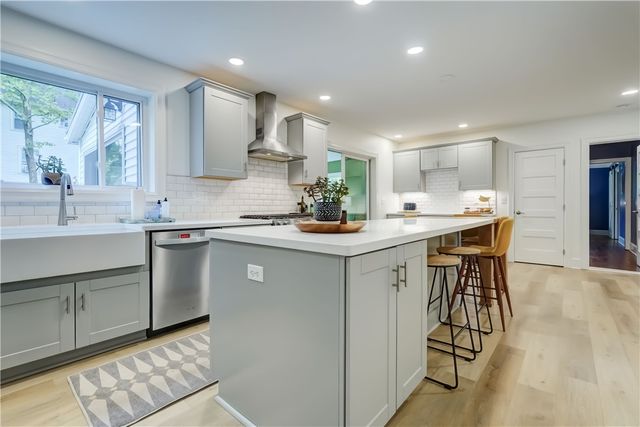 190 Saint Johns Court, Canandaigua City, NY 14424