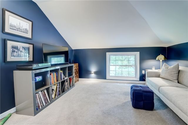 190 Saint Johns Court, Canandaigua City, NY 14424