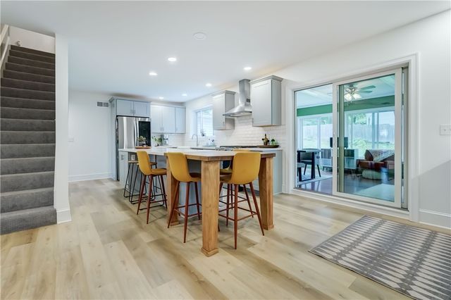 190 Saint Johns Court, Canandaigua City, NY 14424