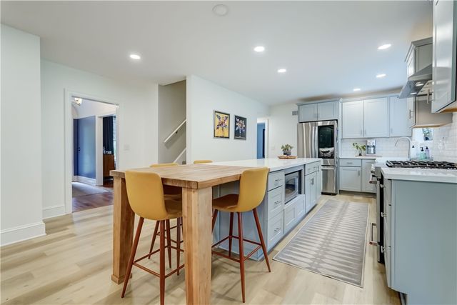 190 Saint Johns Court, Canandaigua City, NY 14424