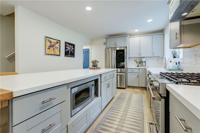 190 Saint Johns Court, Canandaigua City, NY 14424