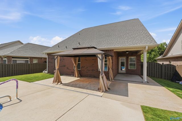 428 E Mossyleaf Drive SW, Huntsville, AL 35824