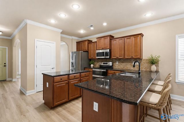 428 E Mossyleaf Drive SW, Huntsville, AL 35824