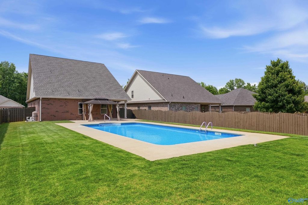 428 E Mossyleaf Drive SW, Huntsville, AL 35824