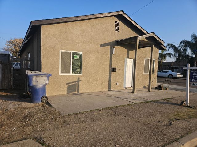 1240 J Street, Sanger, CA 93657