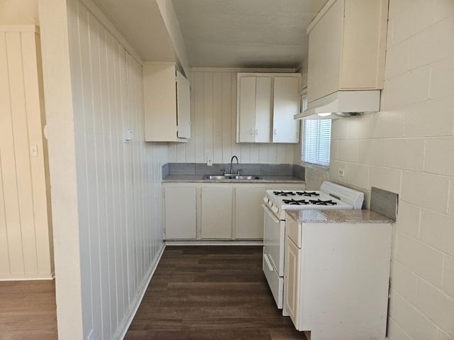 1240 J Street, Sanger, CA 93657