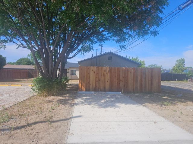 1240 J Street, Sanger, CA 93657