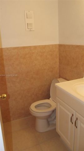 3582 NE 171st St 305, North Miami Beach, FL 33160
