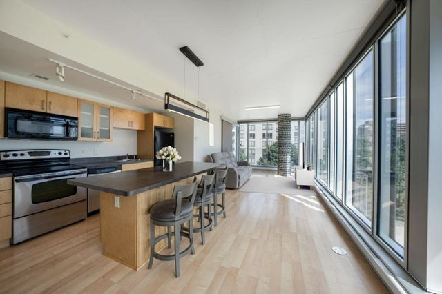 8151 33rd Avenue S 305, Bloomington, MN 55425