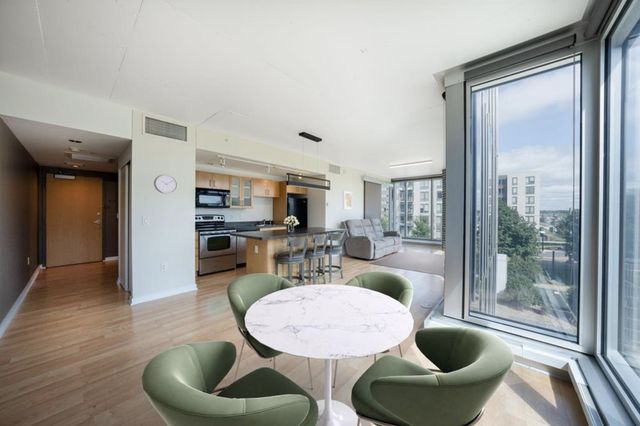 8151 33rd Avenue S 305, Bloomington, MN 55425