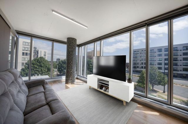 8151 33rd Avenue S 305, Bloomington, MN 55425