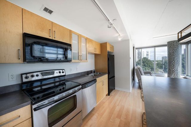 8151 33rd Avenue S 305, Bloomington, MN 55425