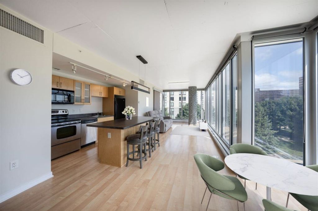 8151 33rd Avenue S 305, Bloomington, MN 55425