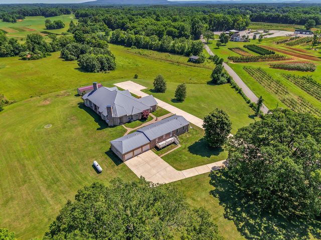 555 Randall Hitchcock Rd, Rock Island, TN 38581