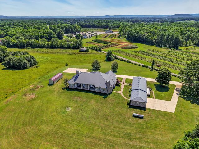 555 Randall Hitchcock Rd, Rock Island, TN 38581