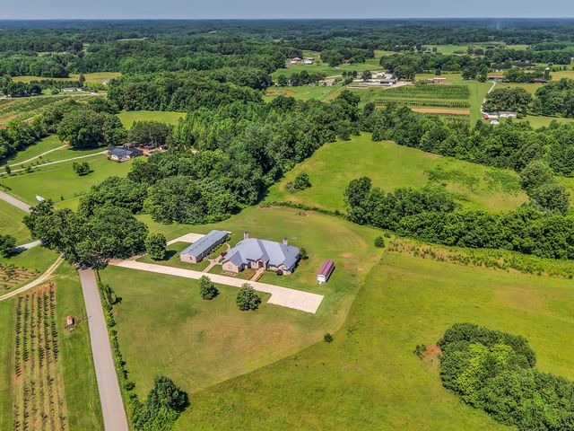 555 Randall Hitchcock Rd, Rock Island, TN 38581