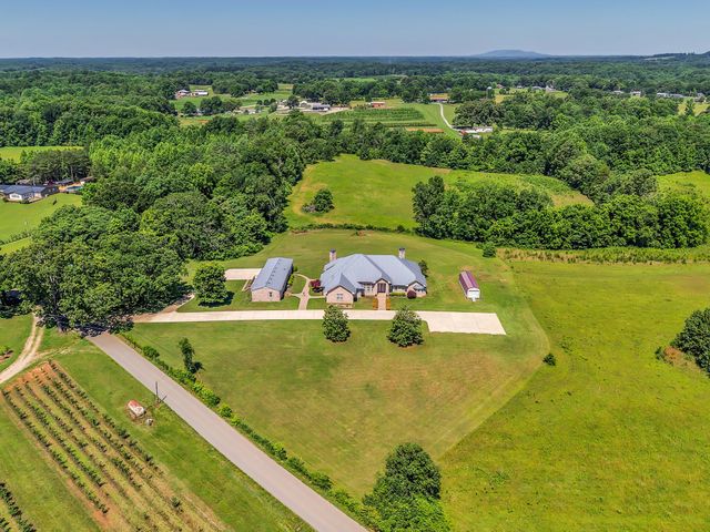 555 Randall Hitchcock Rd, Rock Island, TN 38581
