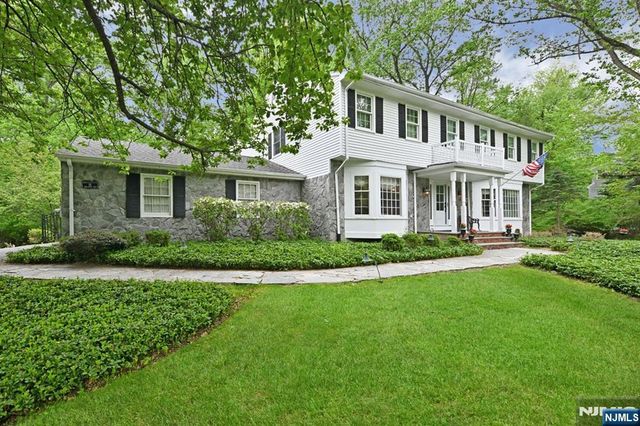 16 Knollwood Road, Upper Saddle River, NJ 07458