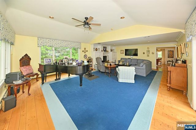 16 Knollwood Road, Upper Saddle River, NJ 07458