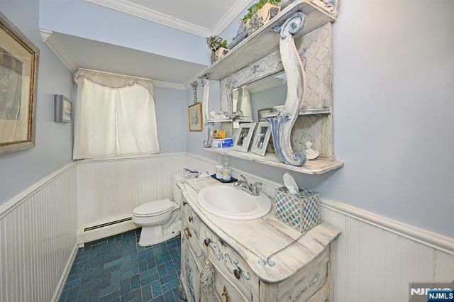 16 Knollwood Road, Upper Saddle River, NJ 07458