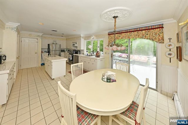 16 Knollwood Road, Upper Saddle River, NJ 07458