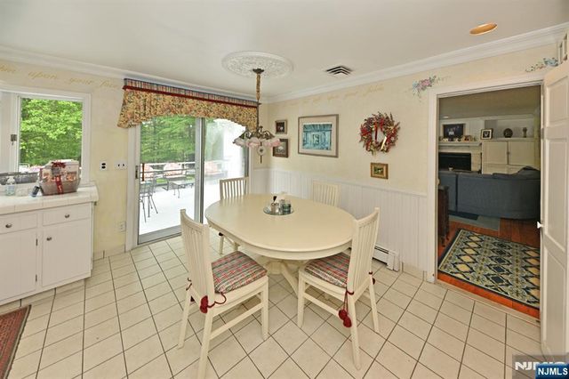 16 Knollwood Road, Upper Saddle River, NJ 07458