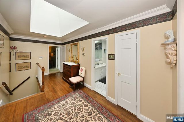 16 Knollwood Road, Upper Saddle River, NJ 07458