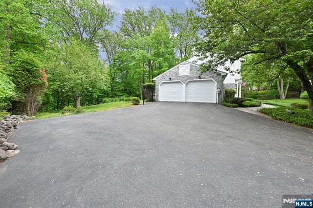 16 Knollwood Road, Upper Saddle River, NJ 07458