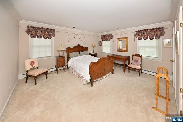 16 Knollwood Road, Upper Saddle River, NJ 07458