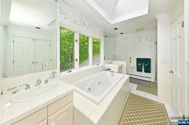 16 Knollwood Road, Upper Saddle River, NJ 07458