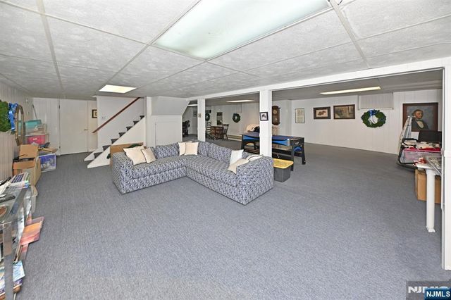 16 Knollwood Road, Upper Saddle River, NJ 07458