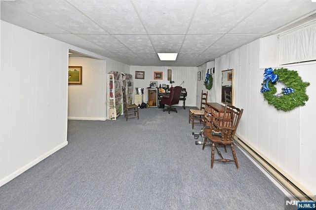 16 Knollwood Road, Upper Saddle River, NJ 07458