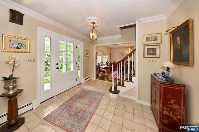 16 Knollwood Road, Upper Saddle River, NJ 07458