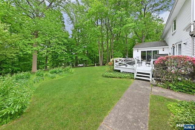 16 Knollwood Road, Upper Saddle River, NJ 07458
