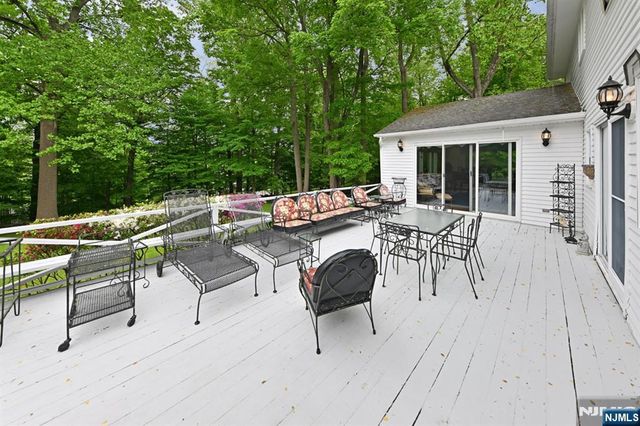 16 Knollwood Road, Upper Saddle River, NJ 07458
