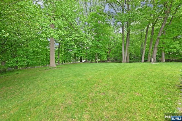 16 Knollwood Road, Upper Saddle River, NJ 07458