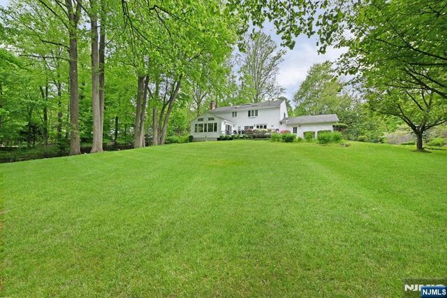 16 Knollwood Road, Upper Saddle River, NJ 07458
